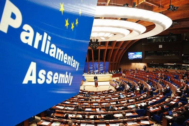 Si gefrot huet Russland op, nees eng Delegatioun a Bäiträg bezuelen