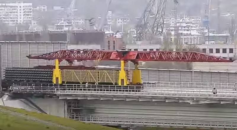 Started laying well.d. ways on the Crimean bridge from Kerch
