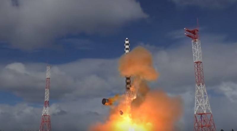 W wielkiej Brytanii z niepokojem oczekują przyjęcia na uzbrojenie ICBM 