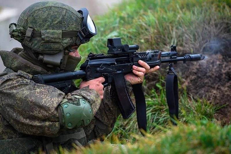 Den første AK-12 trådte service med de luftbårne enheder