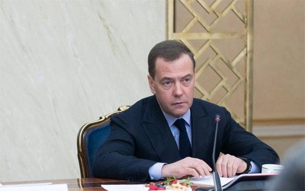 Medvedev svarede, at de ønsker Zelensky på Facebook