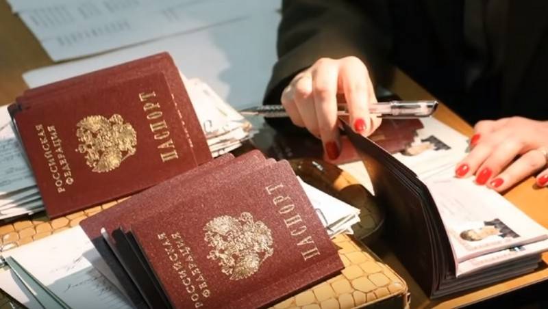 فلاديمير بوتين تبسيط الحصول على الجنسية الروسية إلى سكان الاستخبارات وLC