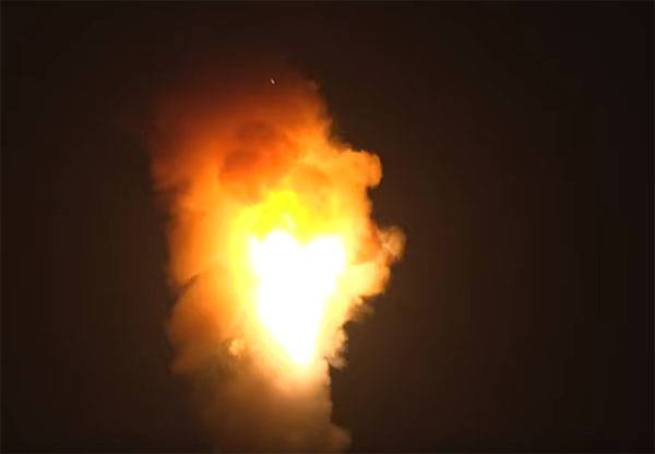 Publizéiert Fotoe Anlaufen vun der amerikanescher Interkontinentalrakéiten Minuteman III aus Kalifornien