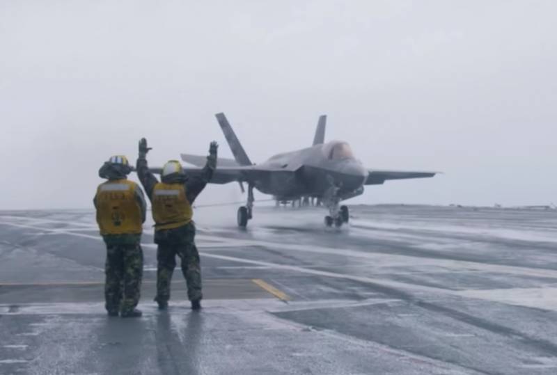 F-35C présenté avec un missile hypersonique