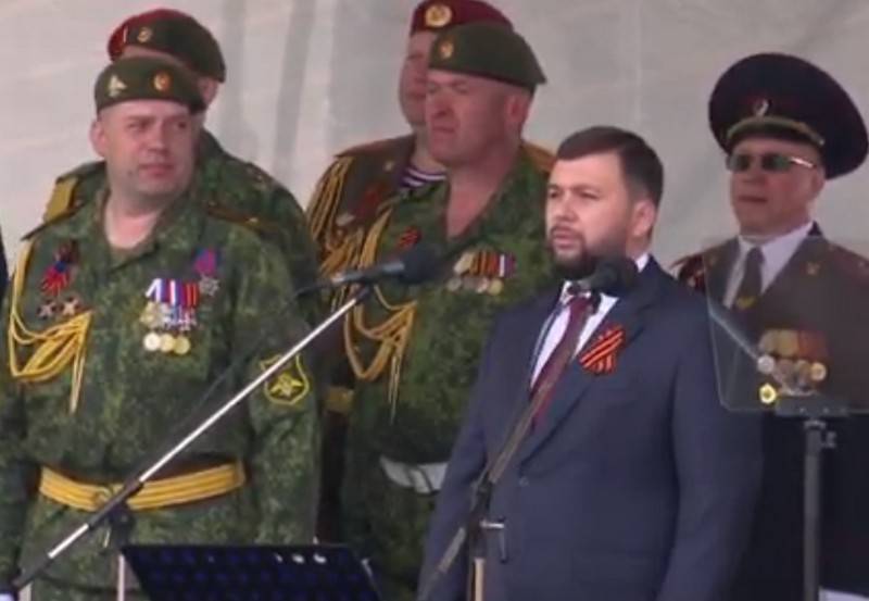 Zu Donezk huet d ' Parade zu Éiere vum 74. Jahrestages vum Sieges am zweete Weltkrich