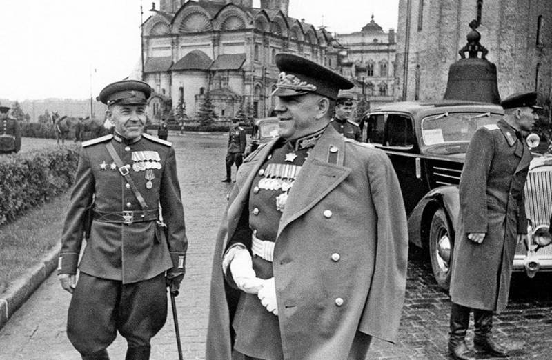 I Kiev har hotat myndigheterna i Kharkiv för idén att återvända till Avenue Marskalk Zjukov