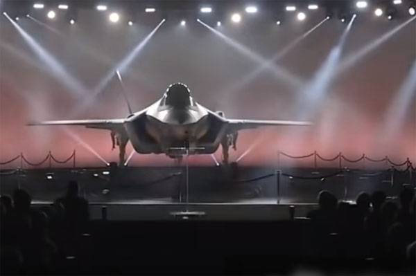 In Japan nach dem Vortrag in den USA diskutieren die mögliche Ursache des Fallens F-35