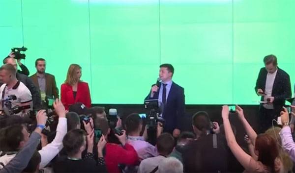 In the draft decree Zelensky called early elections to the Parliament