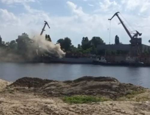 In the Ukrainian shipyard burning scout ship
