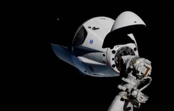 L'équipage du vaisseau spatial SpaceX s'apprêtait à voler en Russie
