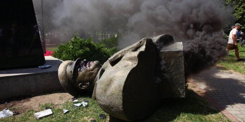 Sovjetiske monumenter er tilbake på banen for ukrainsk lykke