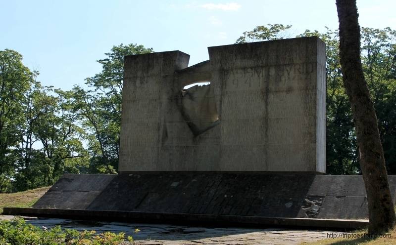 Estonian police called desecrated Soviet monument 