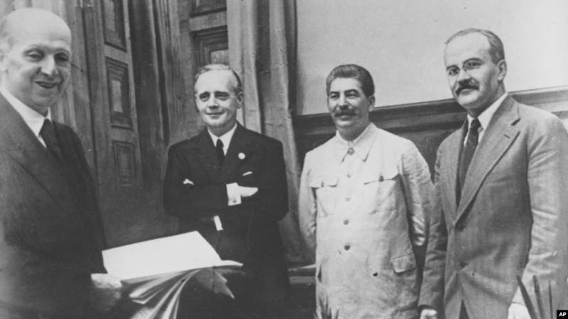 Le Pacte Molotov — Ribbentrop. Tout le secret est dévoilé