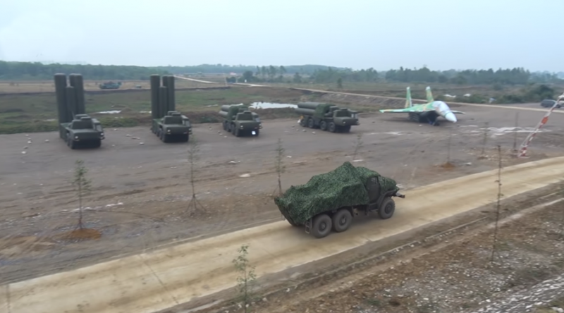 Vietnam introduced the inflatable models of weapons systems