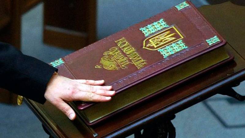 Vertrieder zelensky am Parlament: d ' Verfassung vun der Ukrain geännert gëtt
