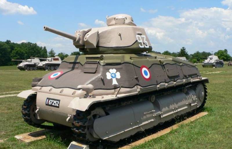 Les moyennes et les chars lourds de la France entre les deux guerres
