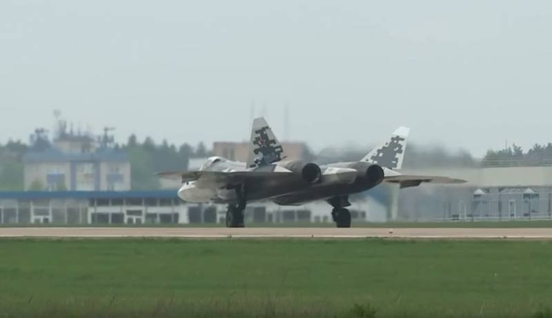 Маджумдер von NI entschieden vergleichen su-57 und F-15C Eagle