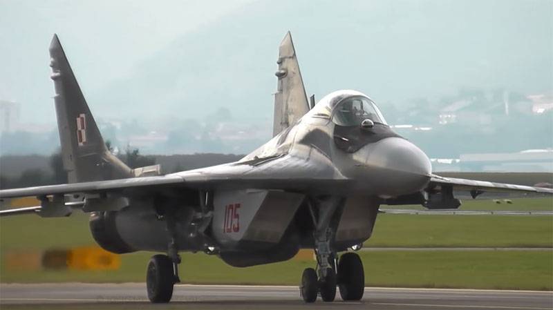 Als Ursaach vun engem Ehrenamtlichen aktivitéit катапультного ZE-36ДМ op MIG-29 der polnescher Loftwaff