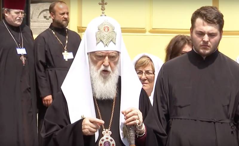 L'église ukrainienne de nouveau éclaté et a annulé le Tomos