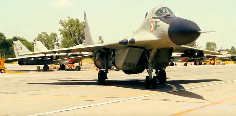 India intends to buy from Russia 700 aircraft missiles R-73 and R-77
