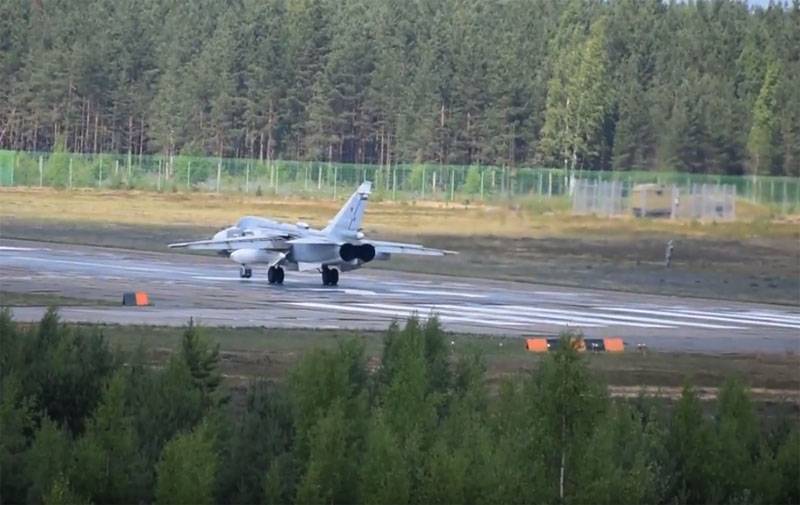 Les espagnols de commentaires sur des images de vol du Su-24, près du porte-avions 