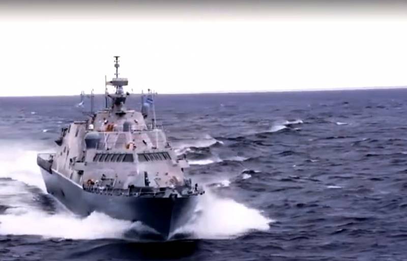 New US Navy ship crashed into the canadian freighter