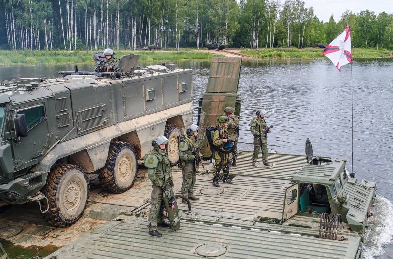 Netværket drøftet et foto med fighter i den ydre skelet ved passage af vand forhindringer