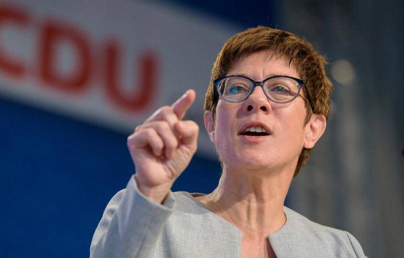 Crump, Karrenbauer i stedet for der Leyen: i Tyskland, han erstattet forsvarsminister