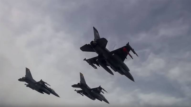 Flillek ouni Vertrag: déi Indesch TATA produzéieren Flillek fir F-16