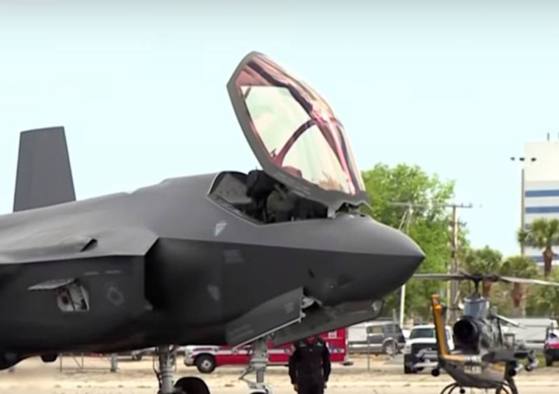 F-35 kann net erreecht den néidegen Einsatzbereitschaft wéinst der cockpitkanzel