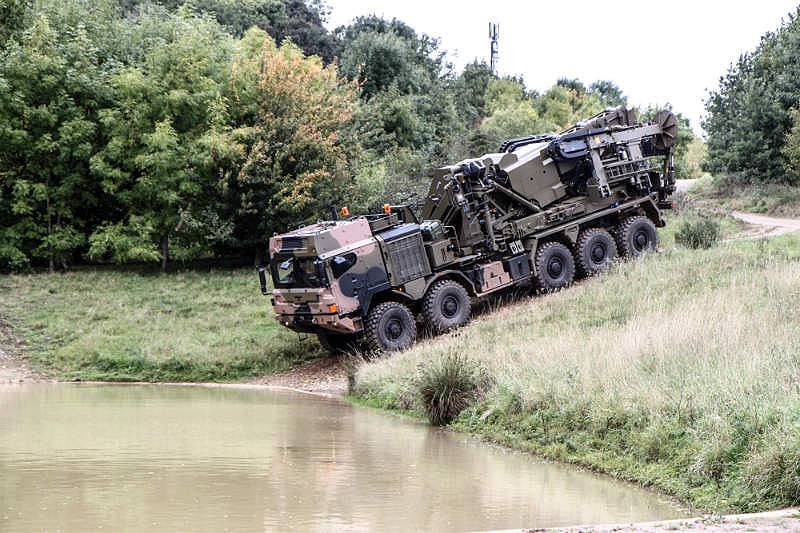 Militär-TUNNEL. D 'Entreprise Rheinmetall EEN Military Vehicles léisst d' Produktioun