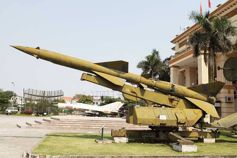 Les tirs de roquettes du système soviétique et de la production russe comme la principale menace américaine de l'aviation de combat