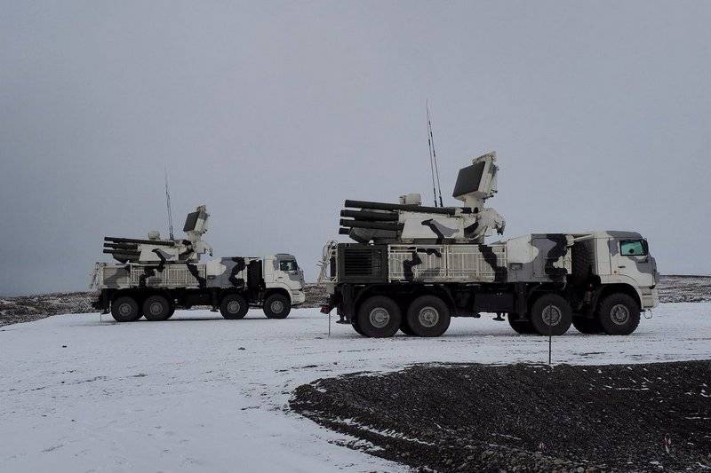 La base principale de la flotte du Nord a couvert division ЗРПК 