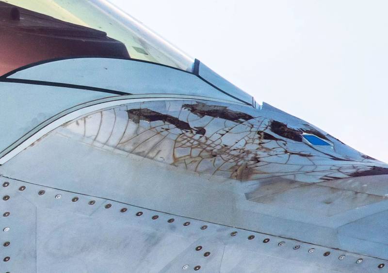 Afficher les traces de la corrosion et de la décomposition à la surface du F-22 de l'US air force