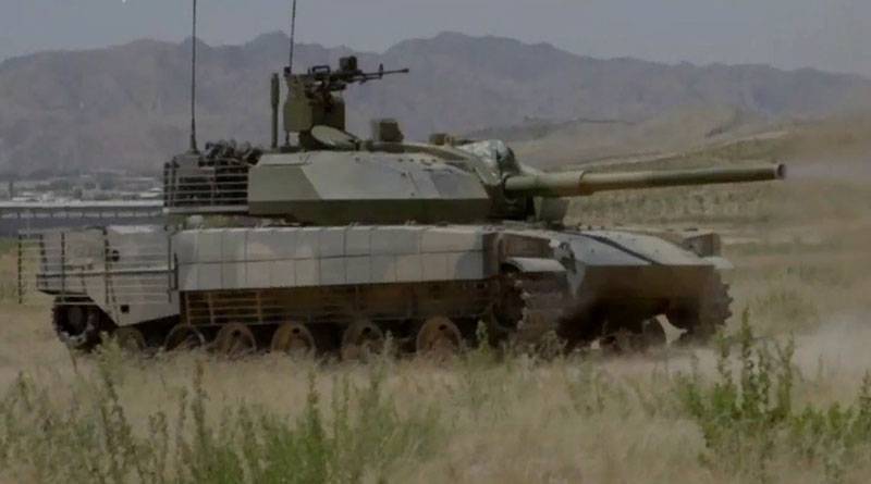 У Китаї вперше показали легкий танк VT-5 на полігоні НВАК