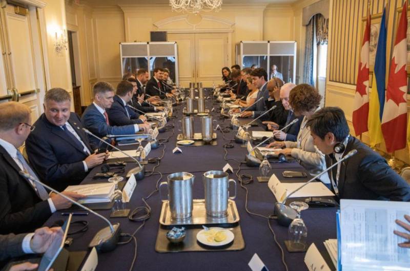 Zelensky, Kolomoisky, Avakov. Tre mænd i en båd, ikke tælle Poroshenko