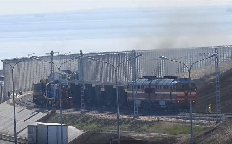 The builders of the Crimean bridge explained the emergence of the freight train