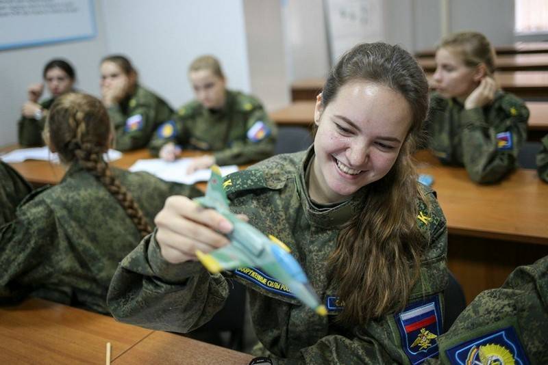 Дзяўчат-курсантаў дапусцяць да навучання на лётчыкаў знішчальнай авіяцыі