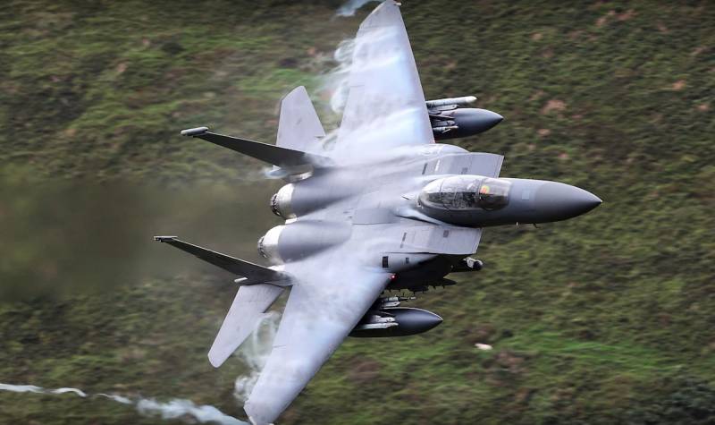 Les pirates ont fait irruption code F-15