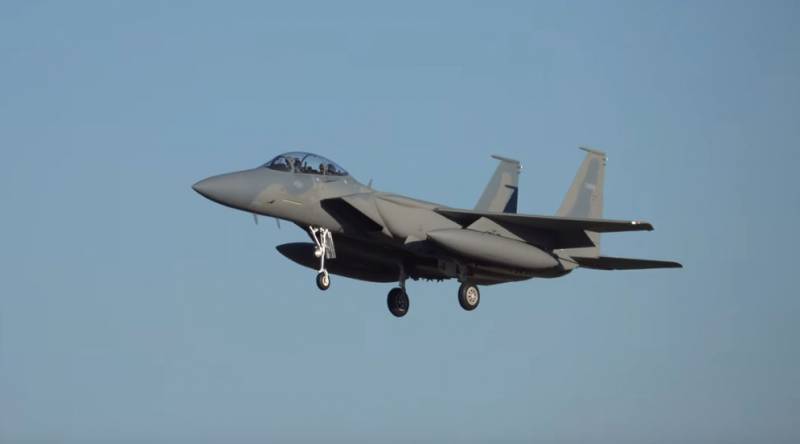 Viser ødelæggelse af det Iranske lavet UAV-fly, F-15 Saudi air force