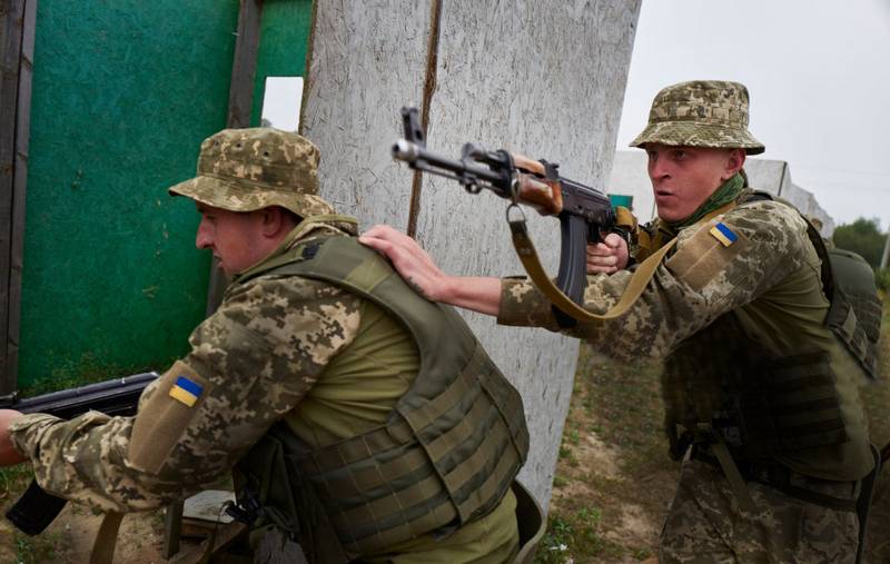 Америкалық нұсқаушы күрт деді туралы украиналық әскери қызметшілердің