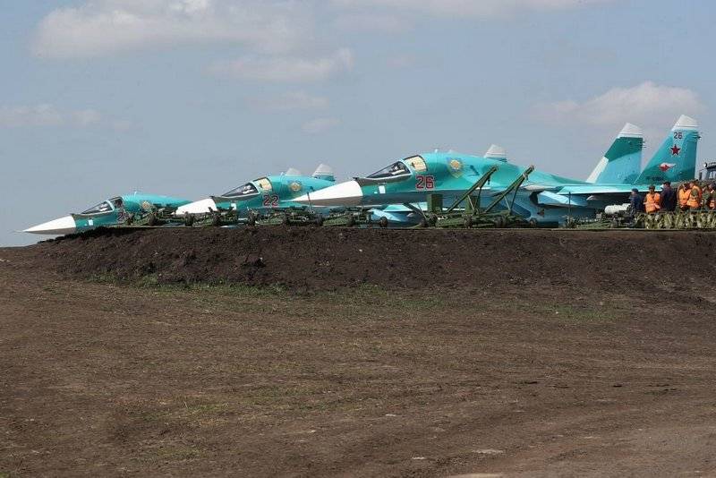 Russiske su-34, og den An-26 havde praktiseret landing på en motorvej i forbindelse med motion