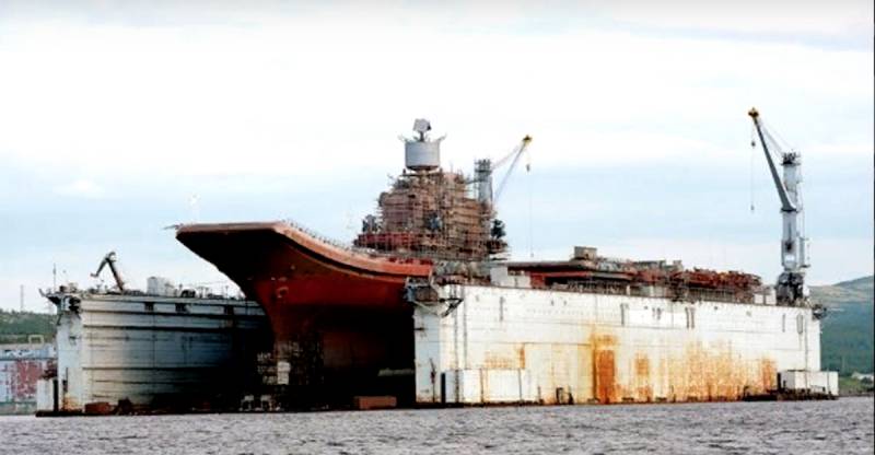 Dans la fédération de RUSSIE envisagent de levage плавдока DD-50 en interne