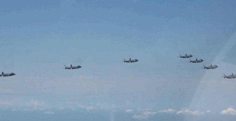 I Kina for første gang viste det fælles forløb fra syv J-20