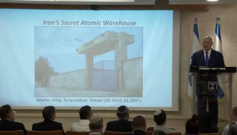 Netanyahu showed a photo of the 