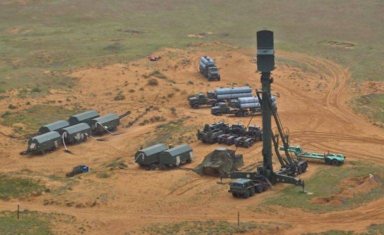 Als Strategie vun der Luftverteidigung Afloss op SRK an der UdSSR, vun der Russescher Federatioun an den USA. C-300 vs 