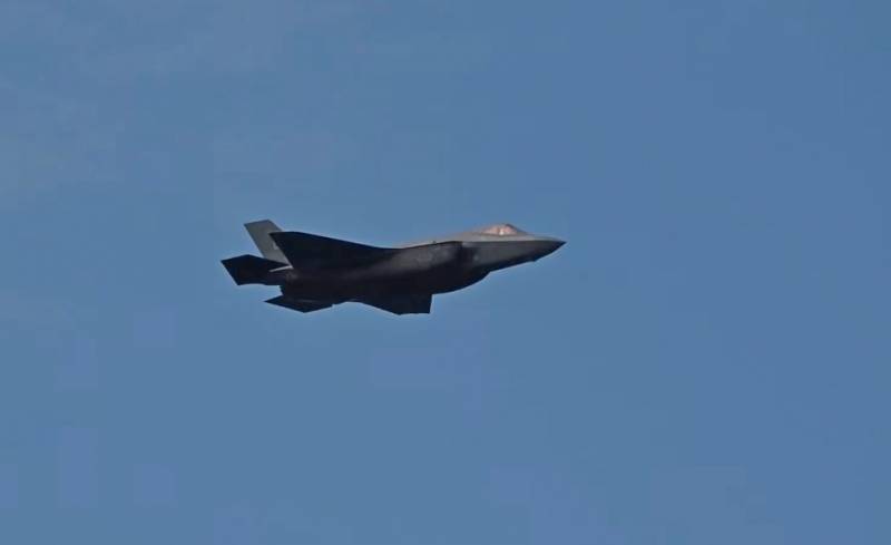 Le F-35 est révélé lors de la «tapis» bombardés