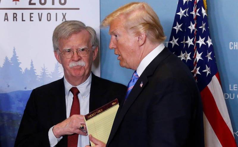 Қызмет көрсету артық қажет емес. Бұл Трамп уволил Болтона