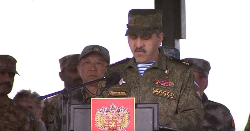 Generalleutnant Jewkurow an Orenburg huet de Start СКШУ 