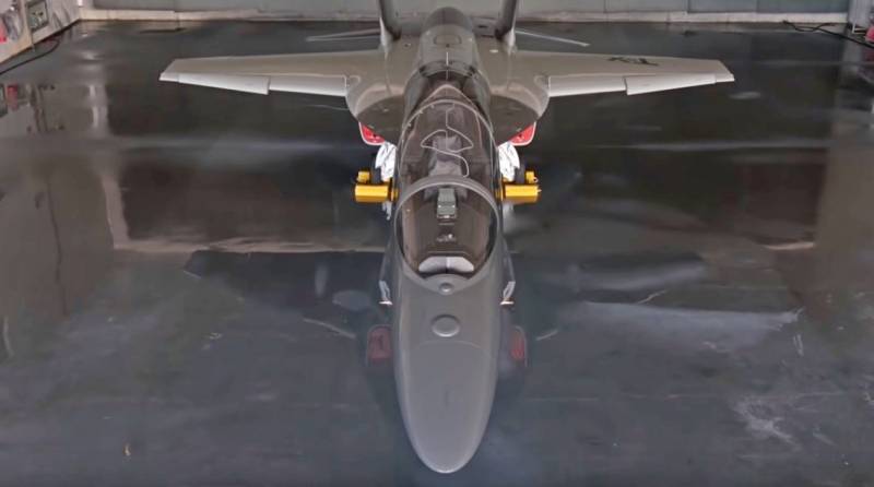 La force aérienne des états-UNIS ont appelé le nouvel avion de «Red hawk»